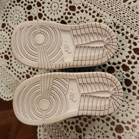 5C Baby Jordan's Nike Hightops - Picture 6 of 6